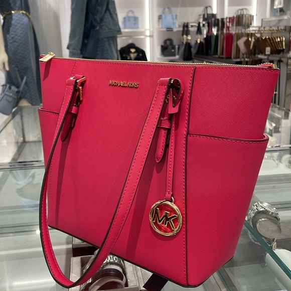 MICHAEL KORS
Jet Set Large Crossgrain Leather Top-Zip Charlotte Tote Bag
NWT - Picture 13 of 16